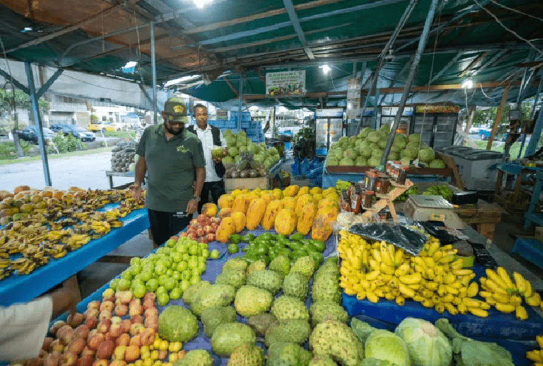 President Irfaan Ali interacting with vendors during the walkthrough at Bourda Market. (Photo from Department of Public Information [DPI]