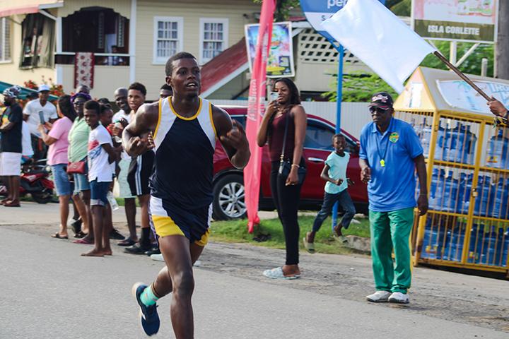 Esan Hooper was all alone in his dominant victory in the 10k race