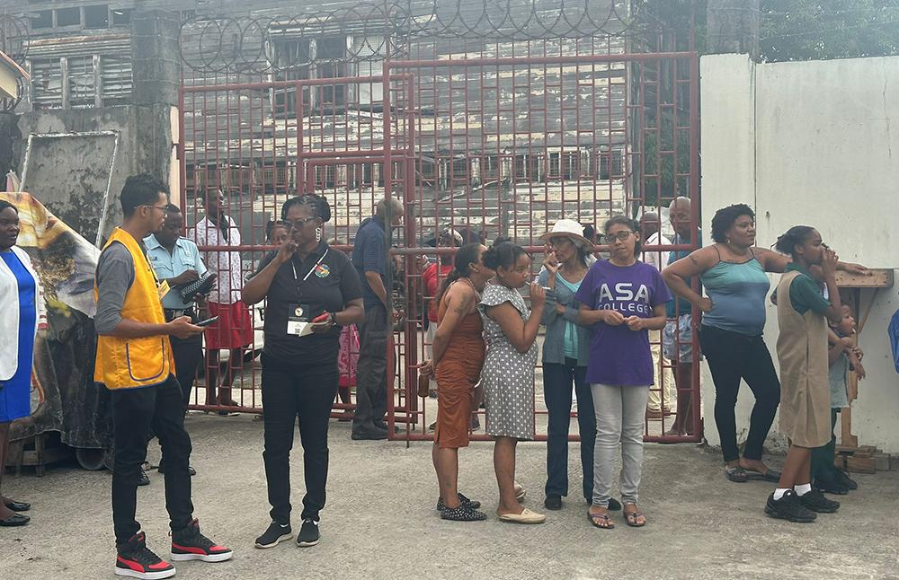 Adults and children of ‘Tiger Bay’ community at the philanthropy project