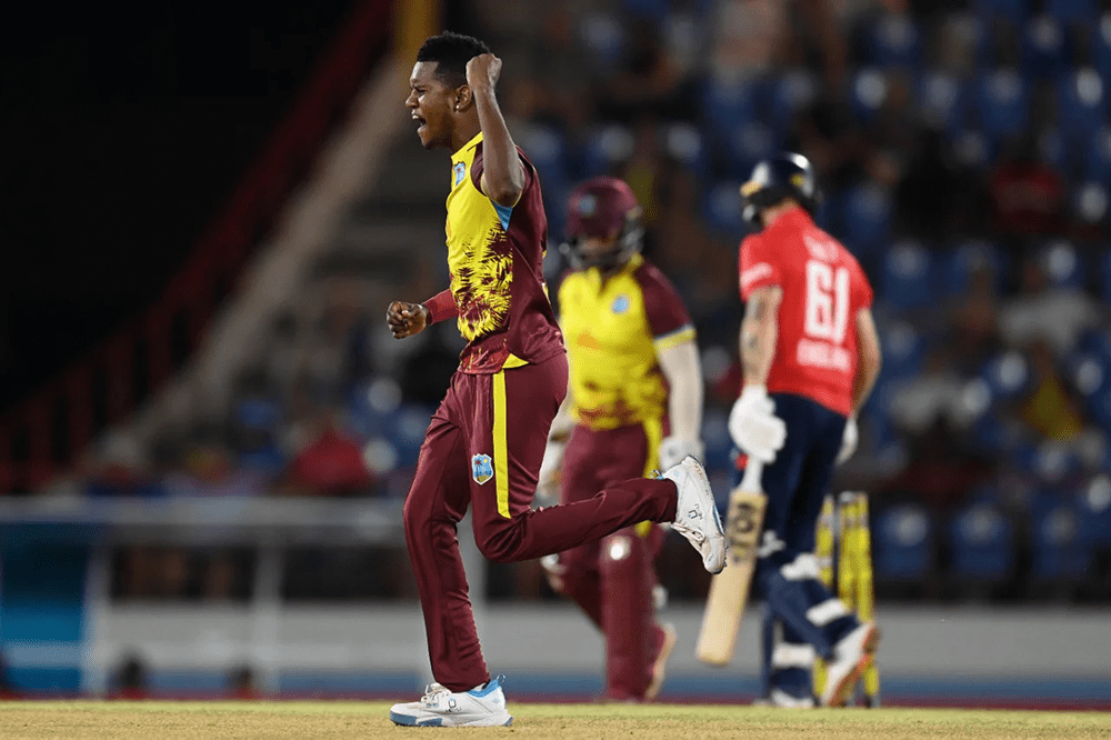 Mahmood sets tone again, before Curran and Livingstone steer chase