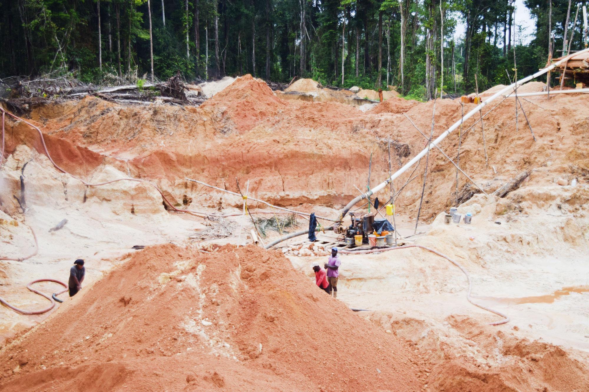 Miner buried alive after pit caves in at Region 7 backdam
