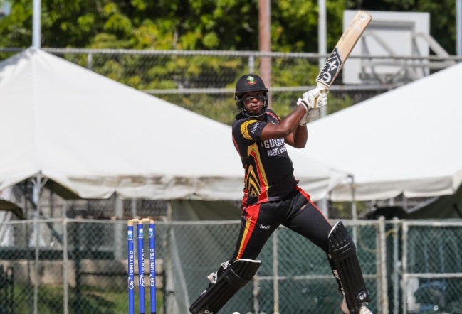 Hundreds from Alimohamed, Sinclair set tone for interesting second game